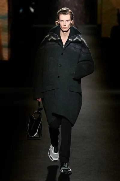 Look 22